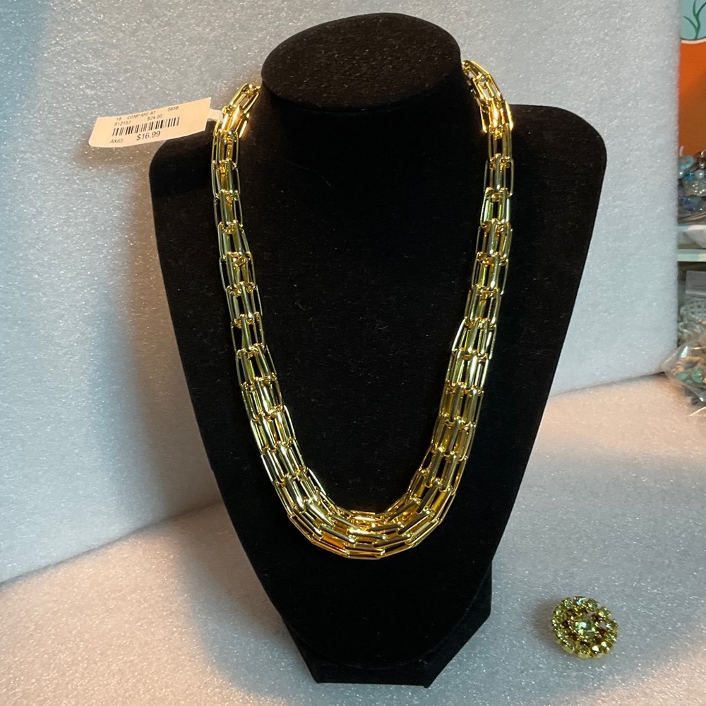 Radiant Gold Statement Necklace with a Clip-on Pendants